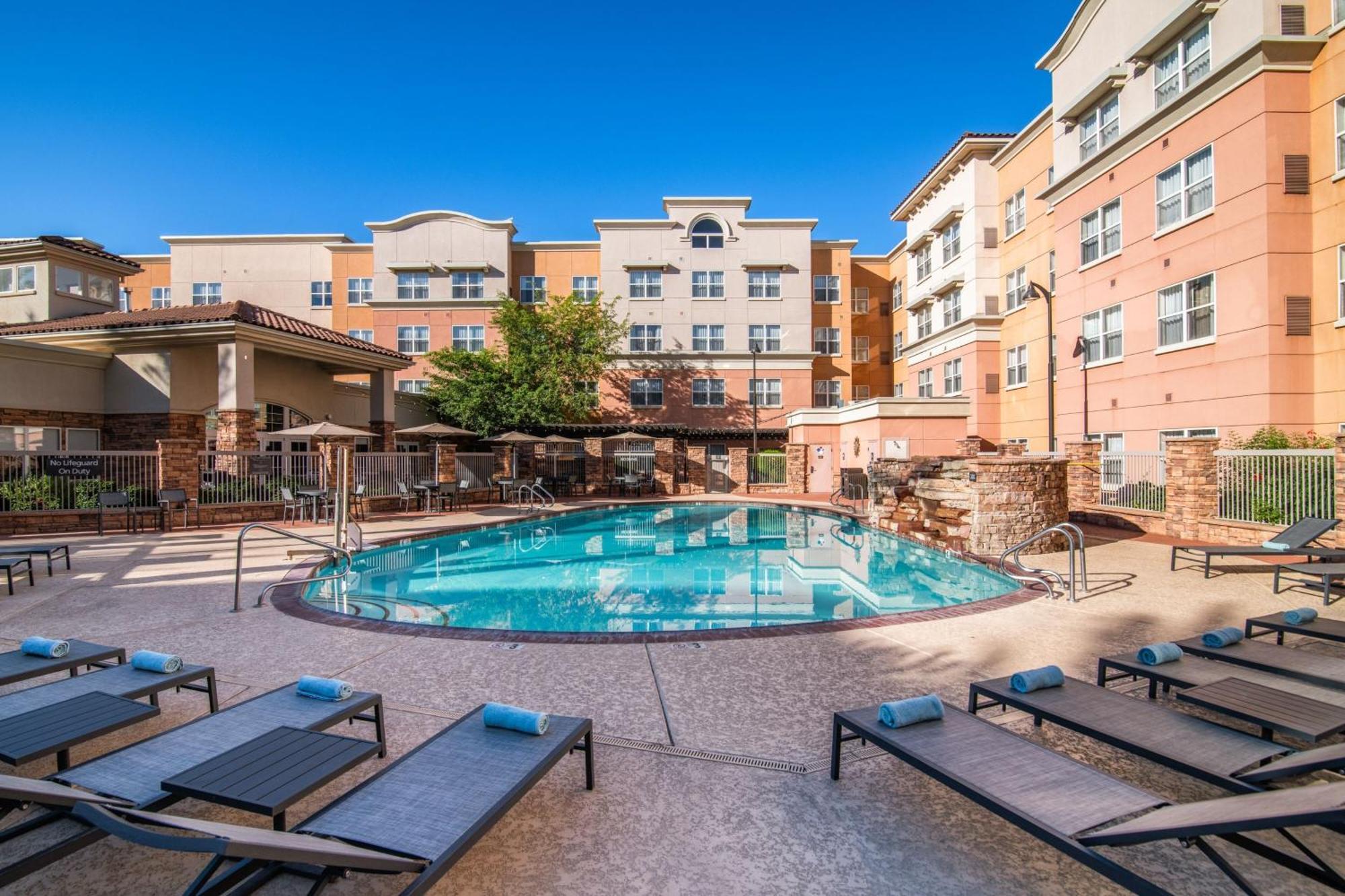 Residence Inn Phoenix Glendale Sports & Entertainment District Екстериор снимка