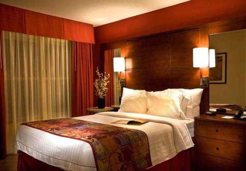 Residence Inn Phoenix Glendale Sports & Entertainment District Стая снимка